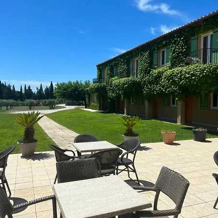 Terriciae Aux Portes De Les Alpilles Hotel 3*